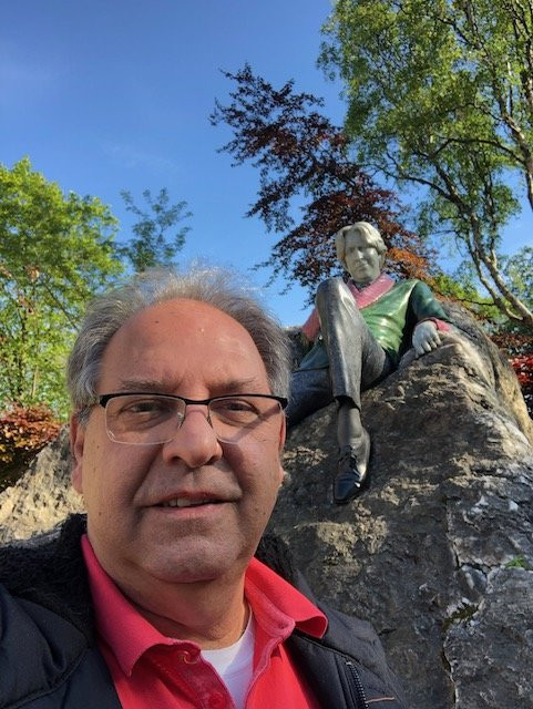 Monument to Oscar Wilde-都柏林必去景点