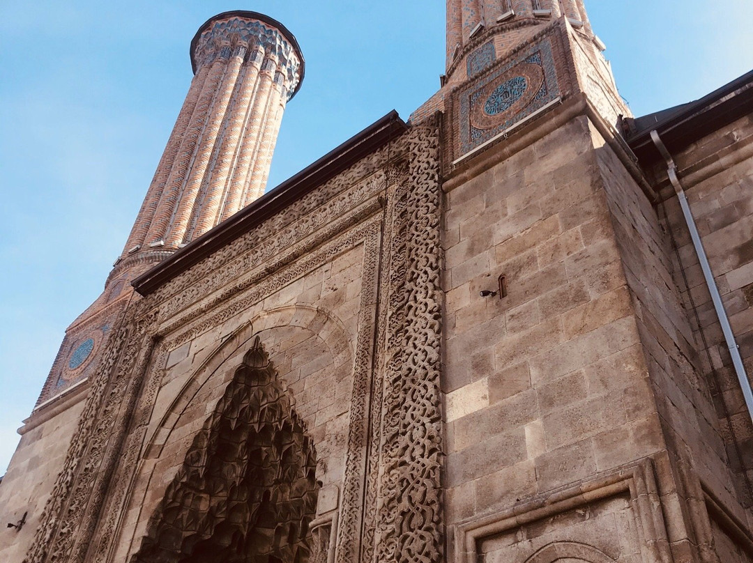 Twin Minaret Madrasa景点图片