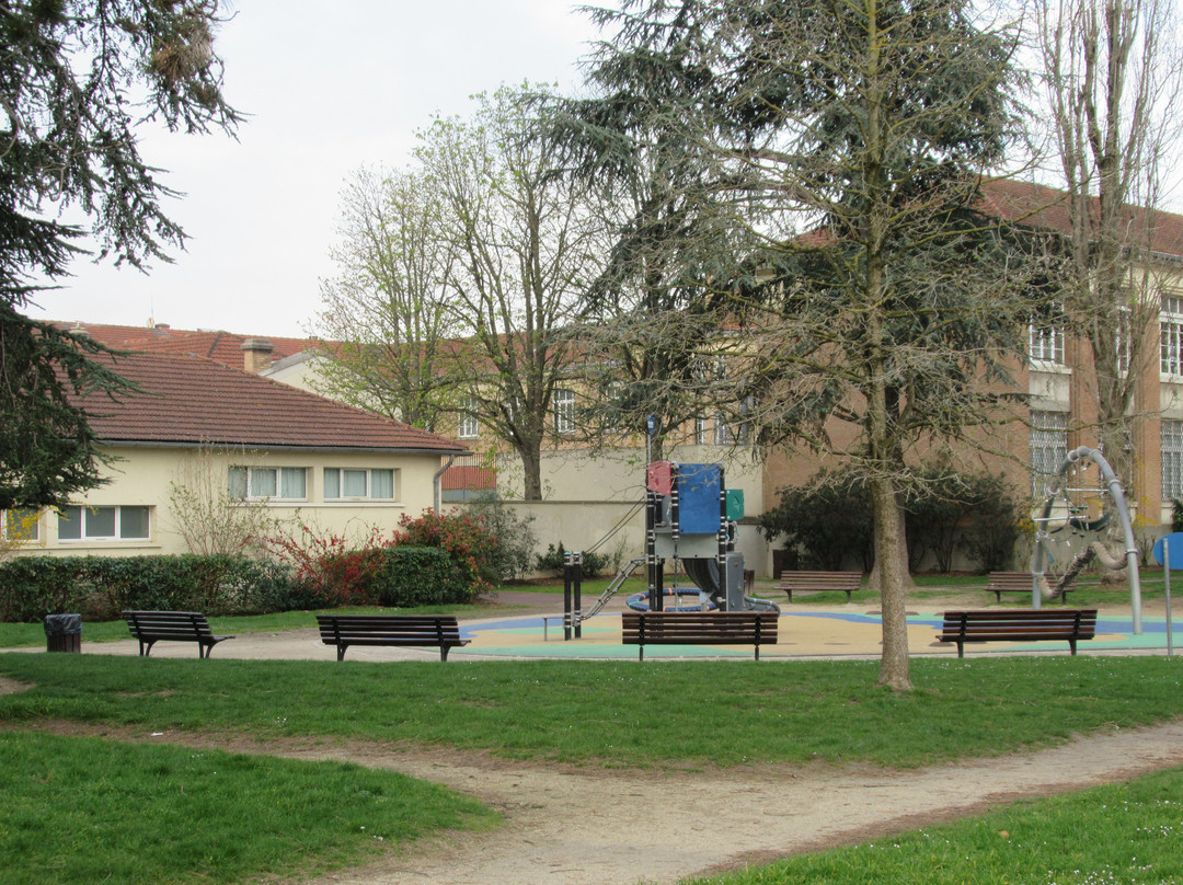 Square de la Pie-圣莫代福塞必去景点