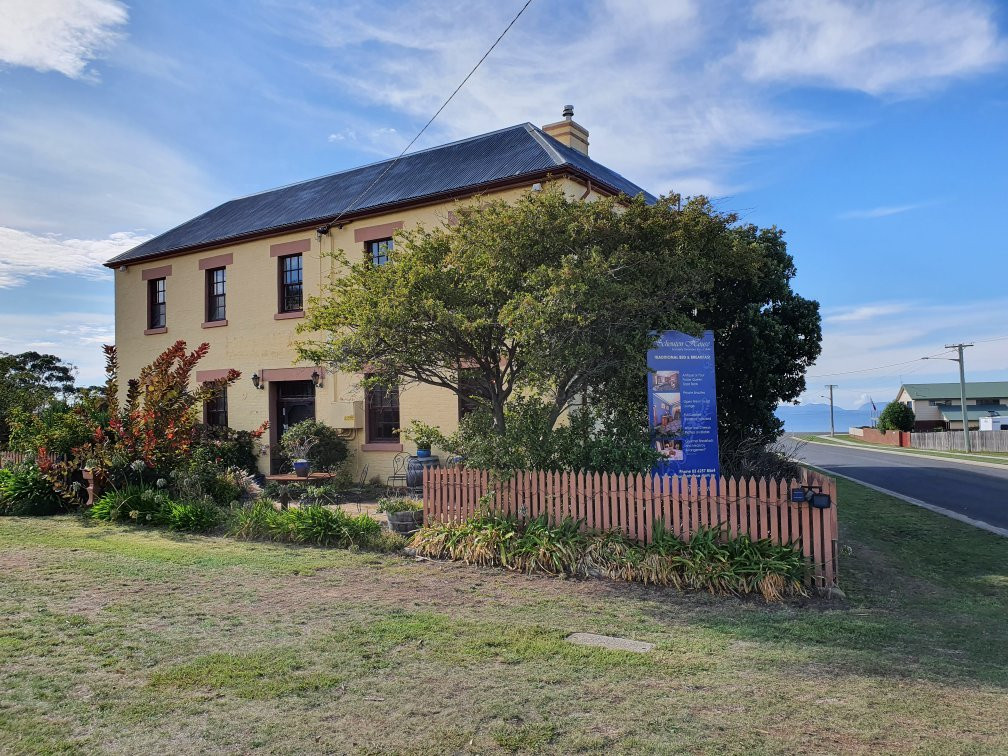 思腾豪斯酒店主图