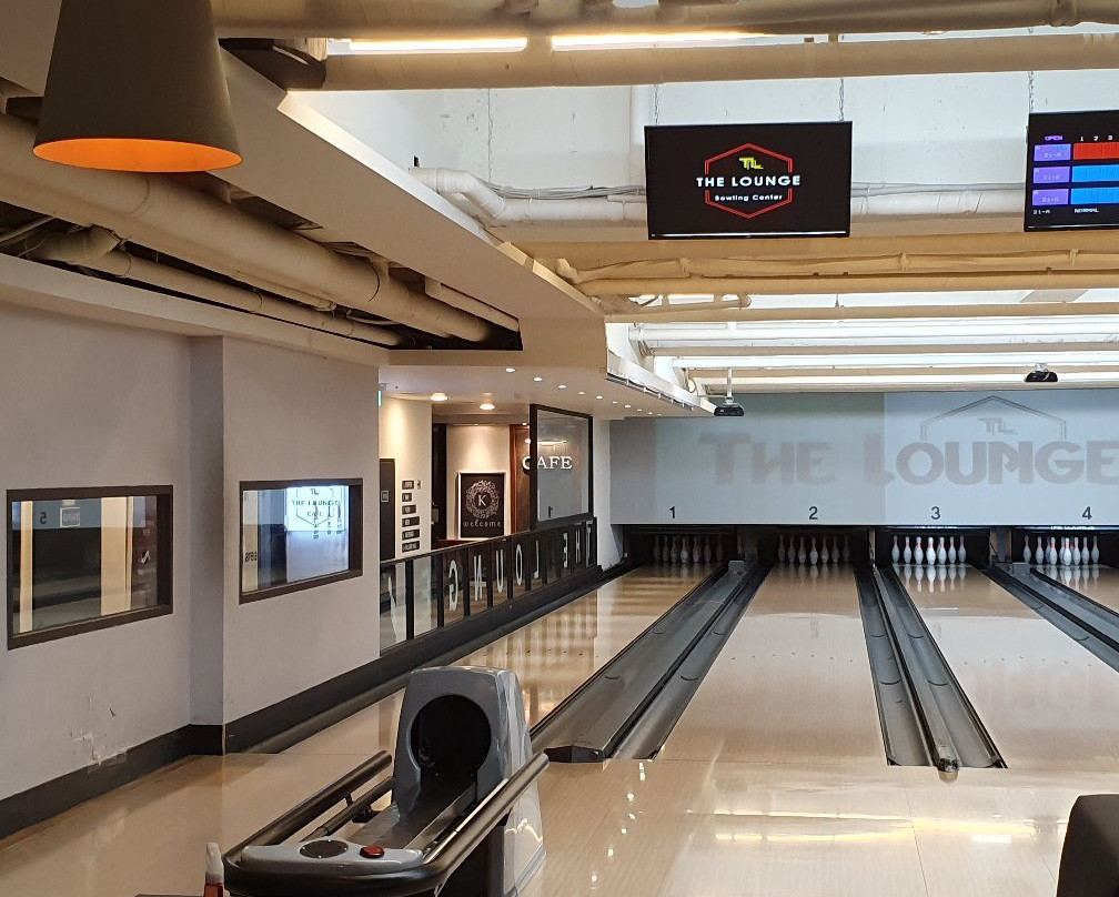 The Lounge Bowling Center景点图片