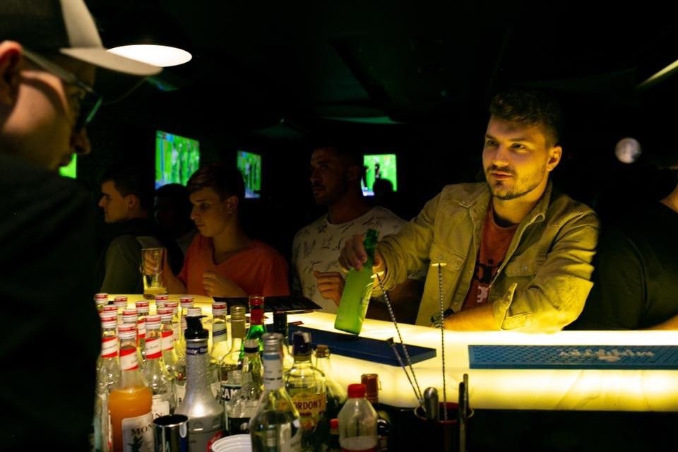 Porão Beer & More-多明戈斯-马丁斯必去景点