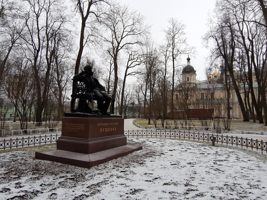Monument to Pushkin-Lyceum Student-普希金必去景点
