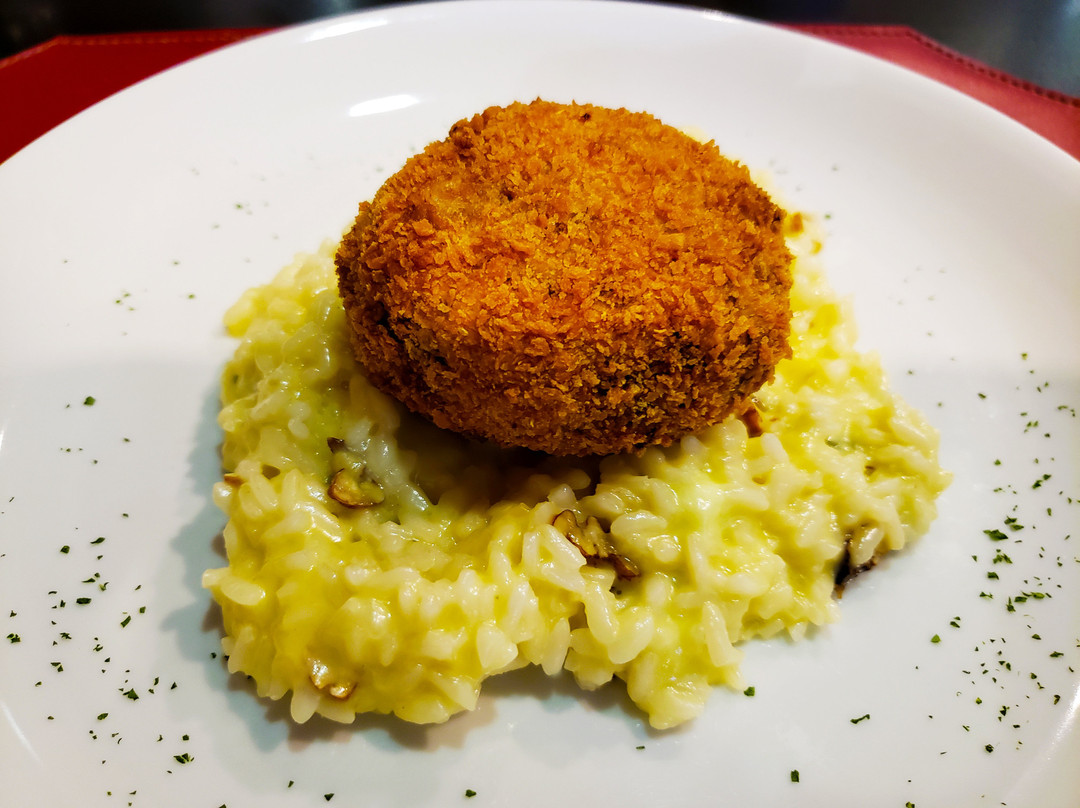 Holiday & Business Hotel主图