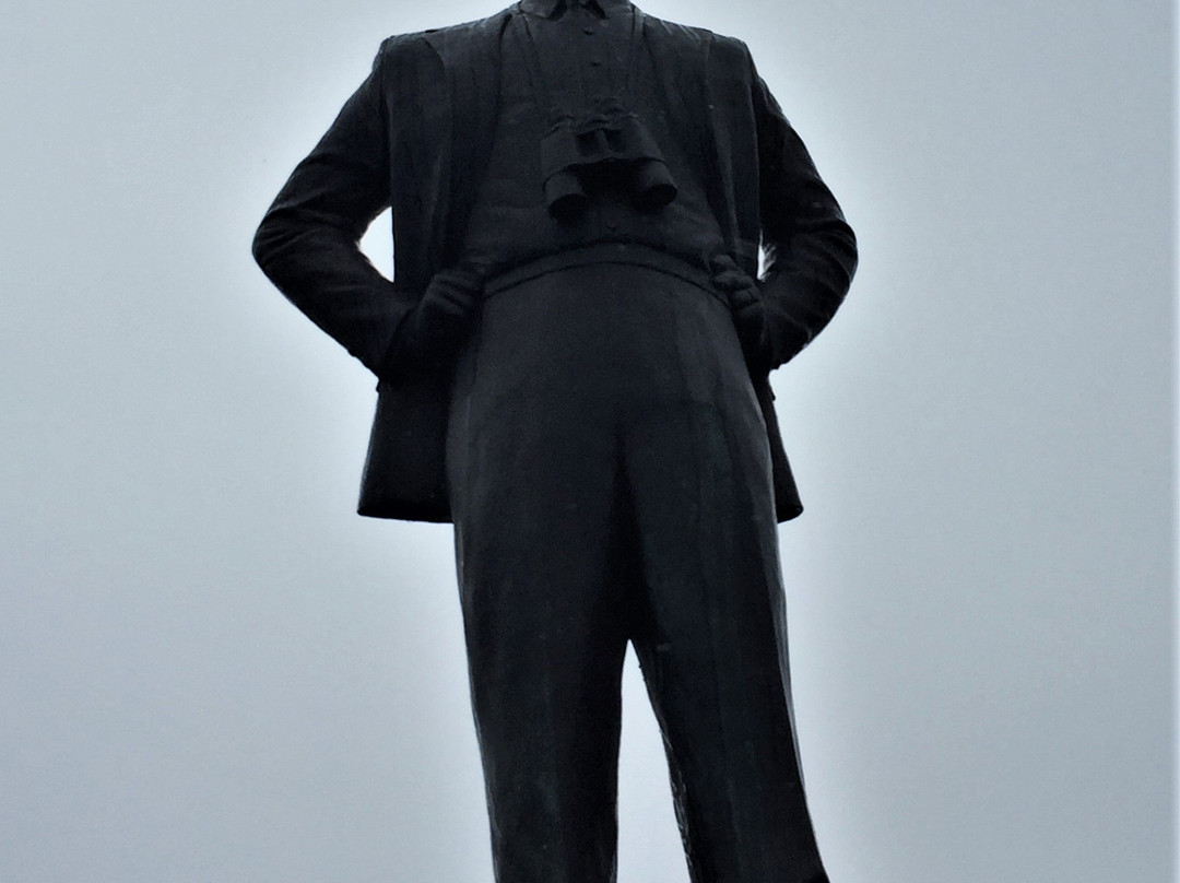 Barnes Wallis Statue景点图片