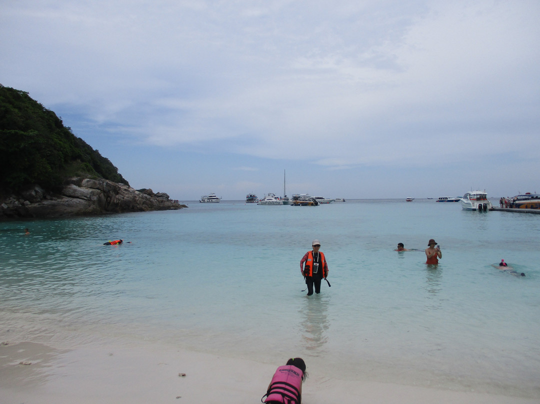 拉查岛瑞阿布瑞度假酒店主图