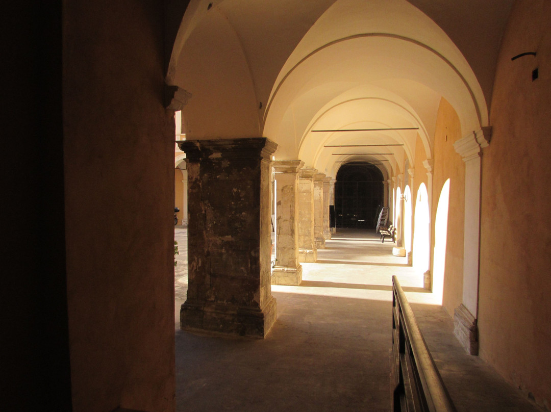 Chiesa di San Francesco della Scarpa-苏尔莫纳必去景点