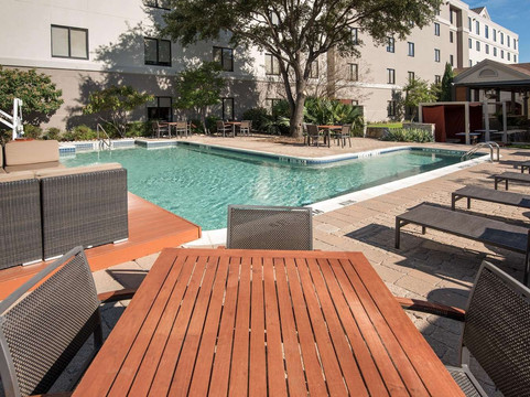 拉斯科林娜斯希尔顿花园酒店主图