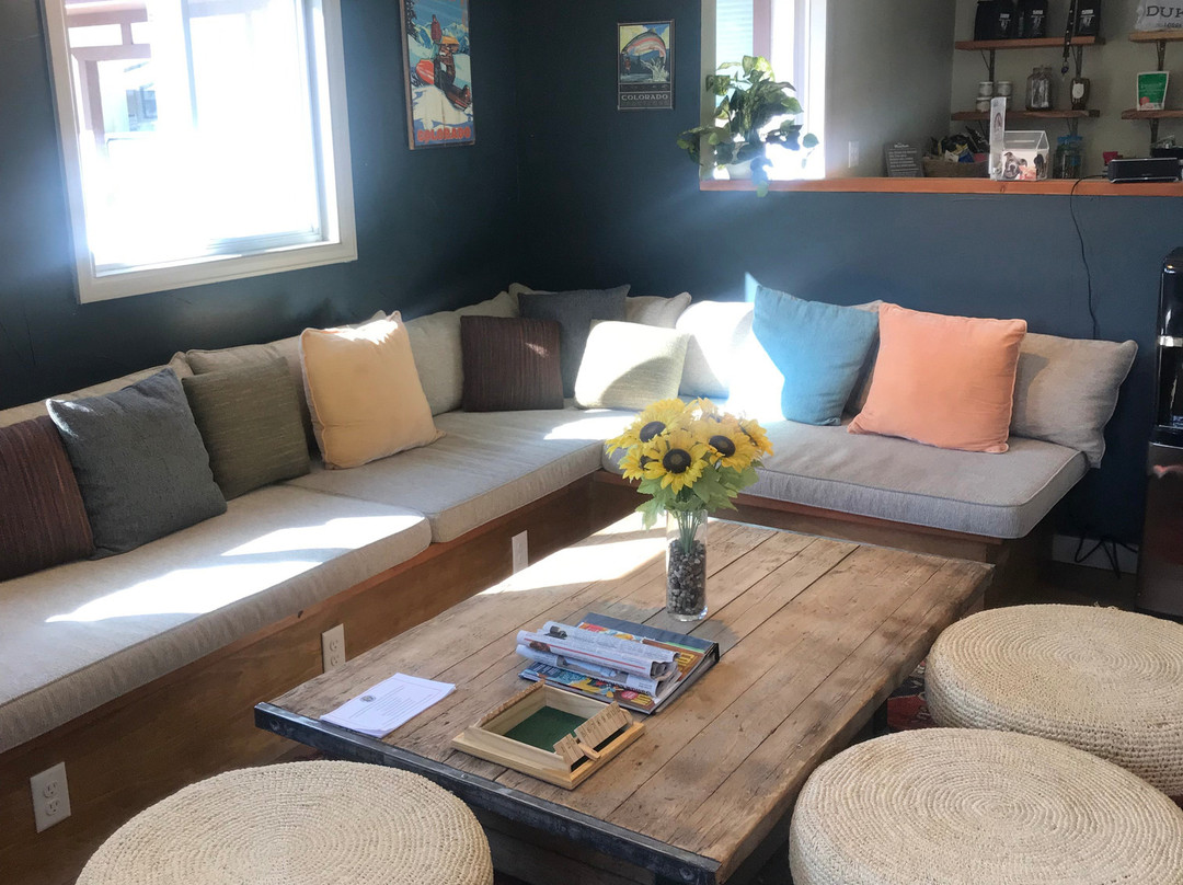 萨利达速8酒店主图