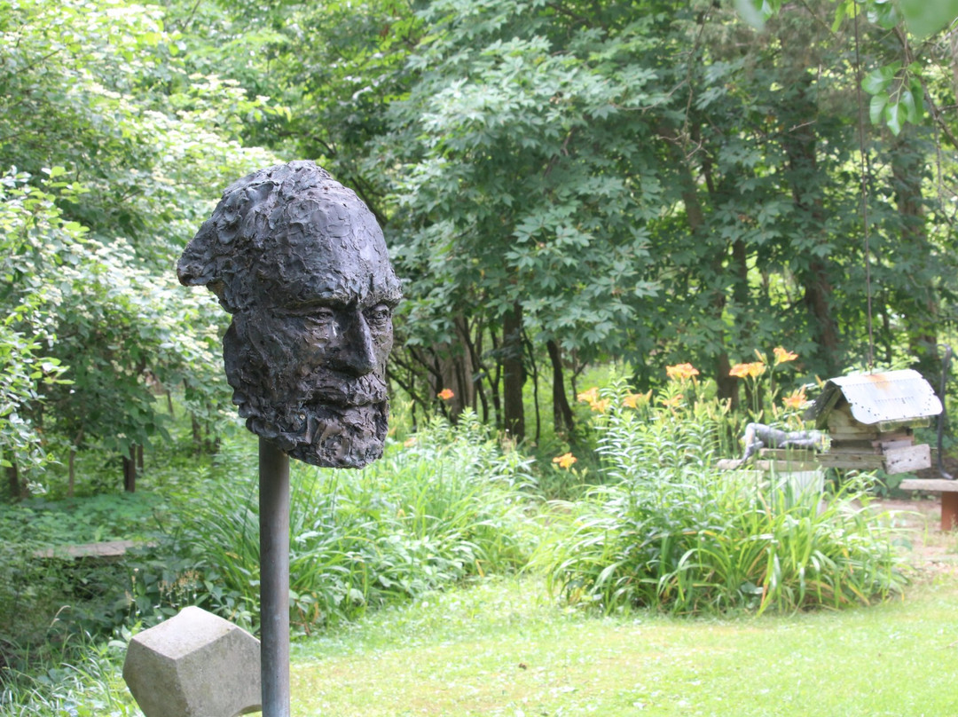 Charles Herndon Sculpture Garden and Galleries景点图片