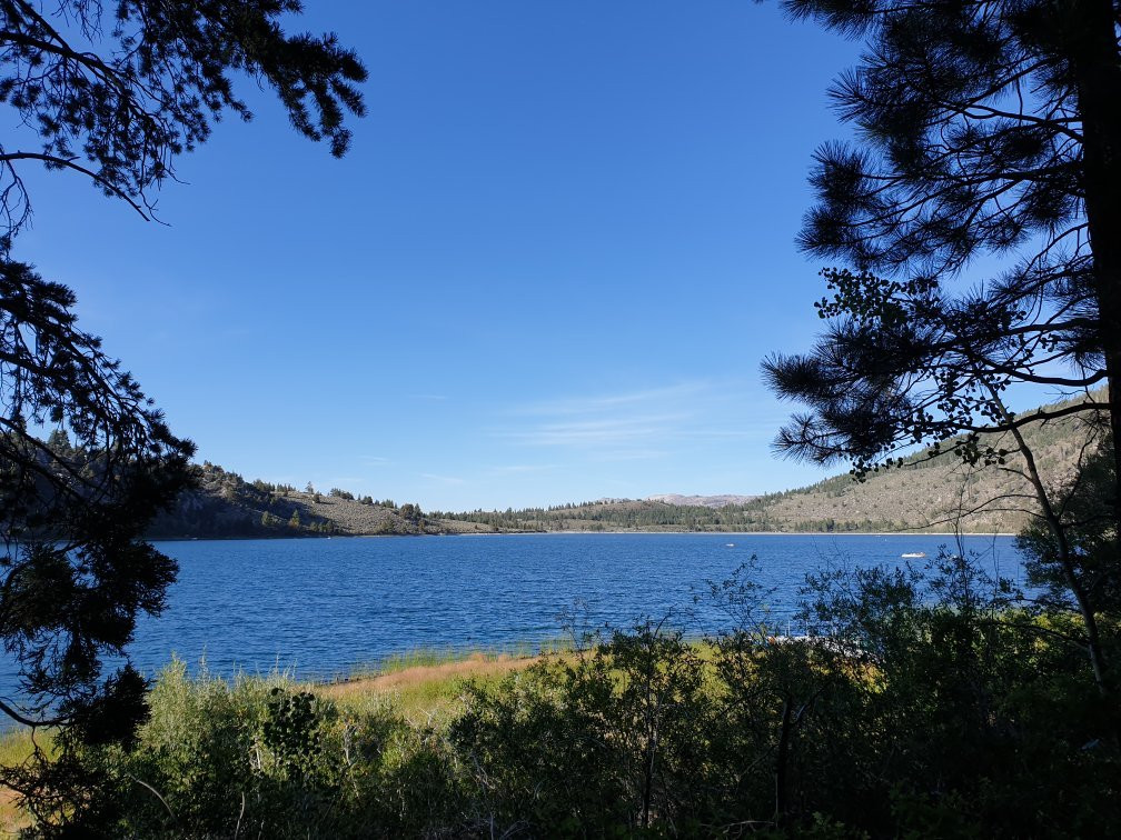 珠纳湖村酒店主图