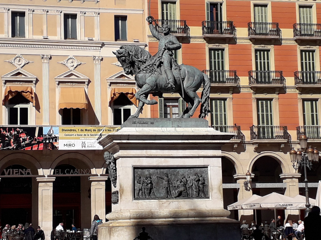 Plaça de Prim-雷乌斯必去景点