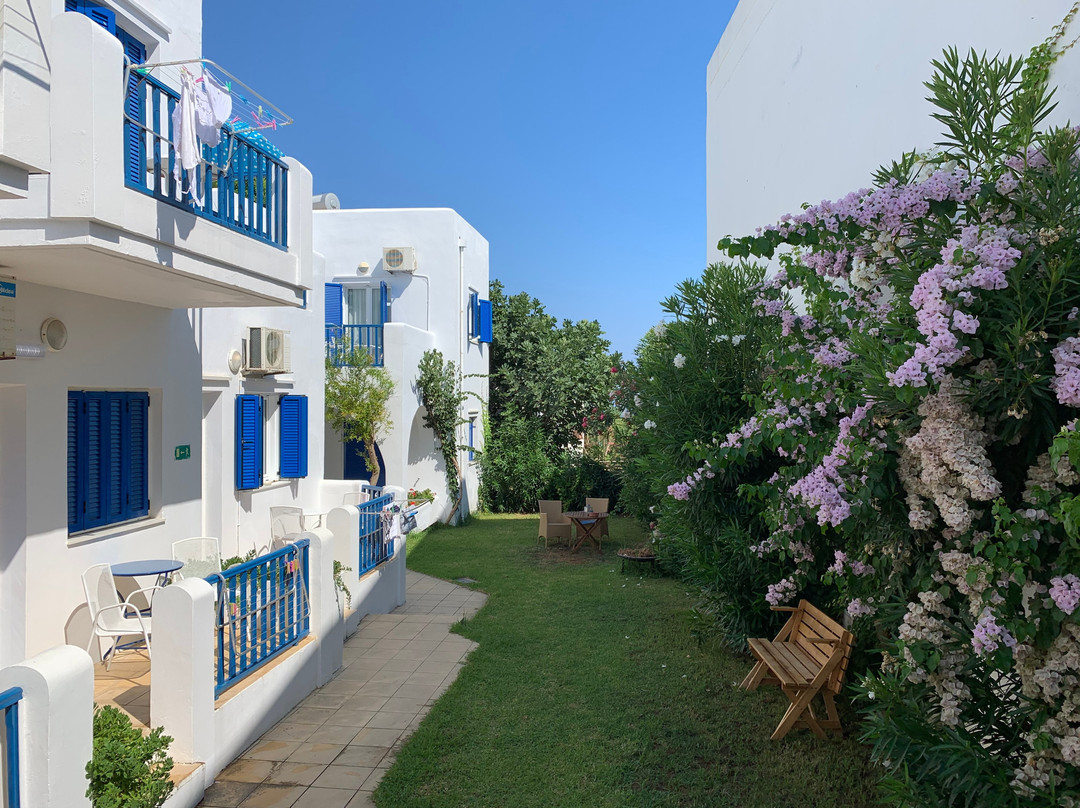 Astra Hotel Apartments主图