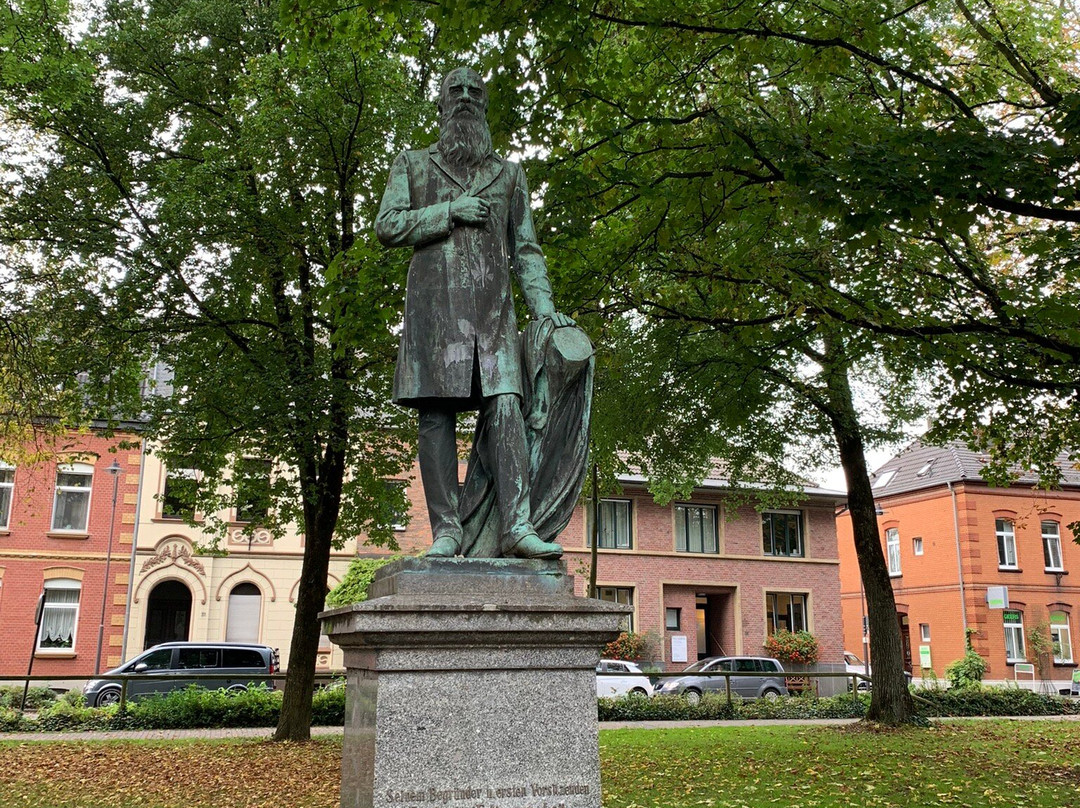 Denkmal von Freiherrn von Loe景点图片