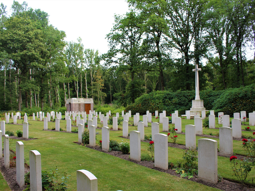 Rifle House Cemetery景点图片
