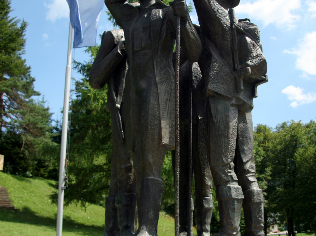 Monument To Four Courageous Men-Ribcev Laz必去景点