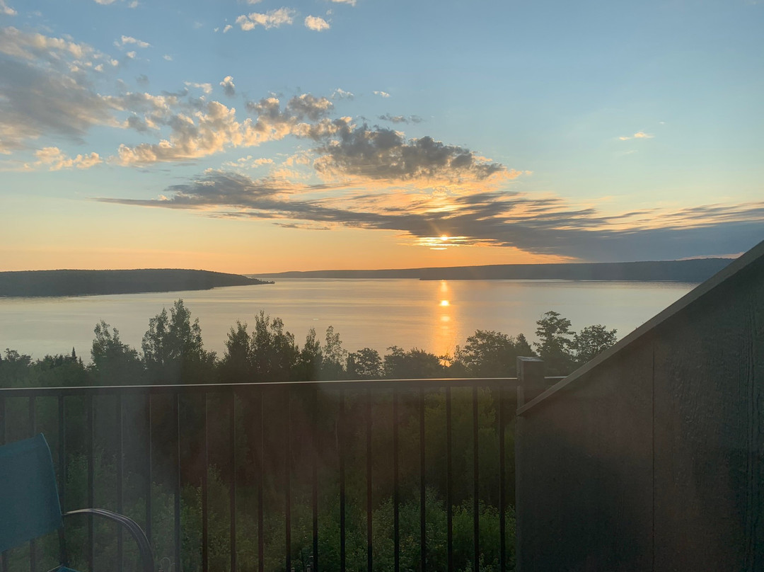 谬尼辛湖景智选假日套房酒店主图