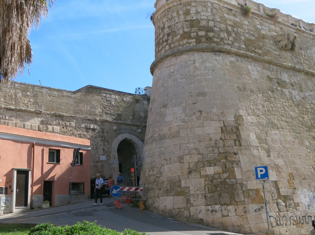 Porta Dei Due Leoni-卡利亚里省必去景点