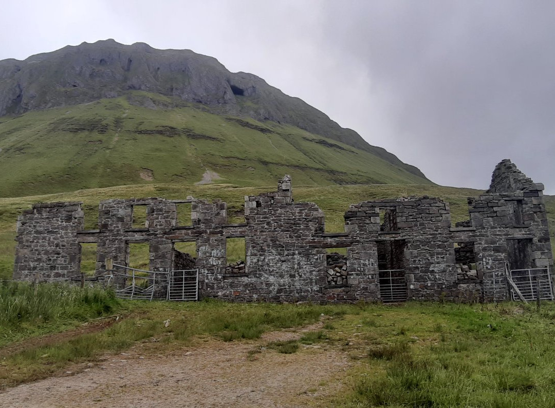 Diarmuid & Grainne's Cave景点图片