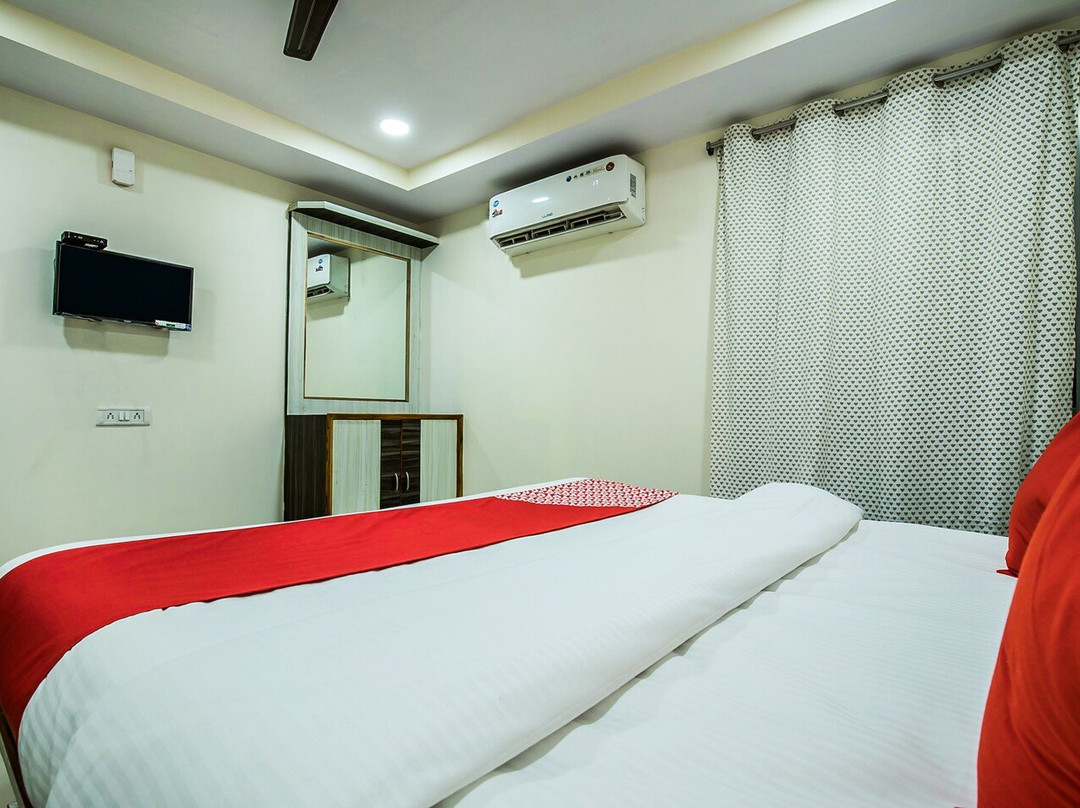 OYO Hotel Crystal主图