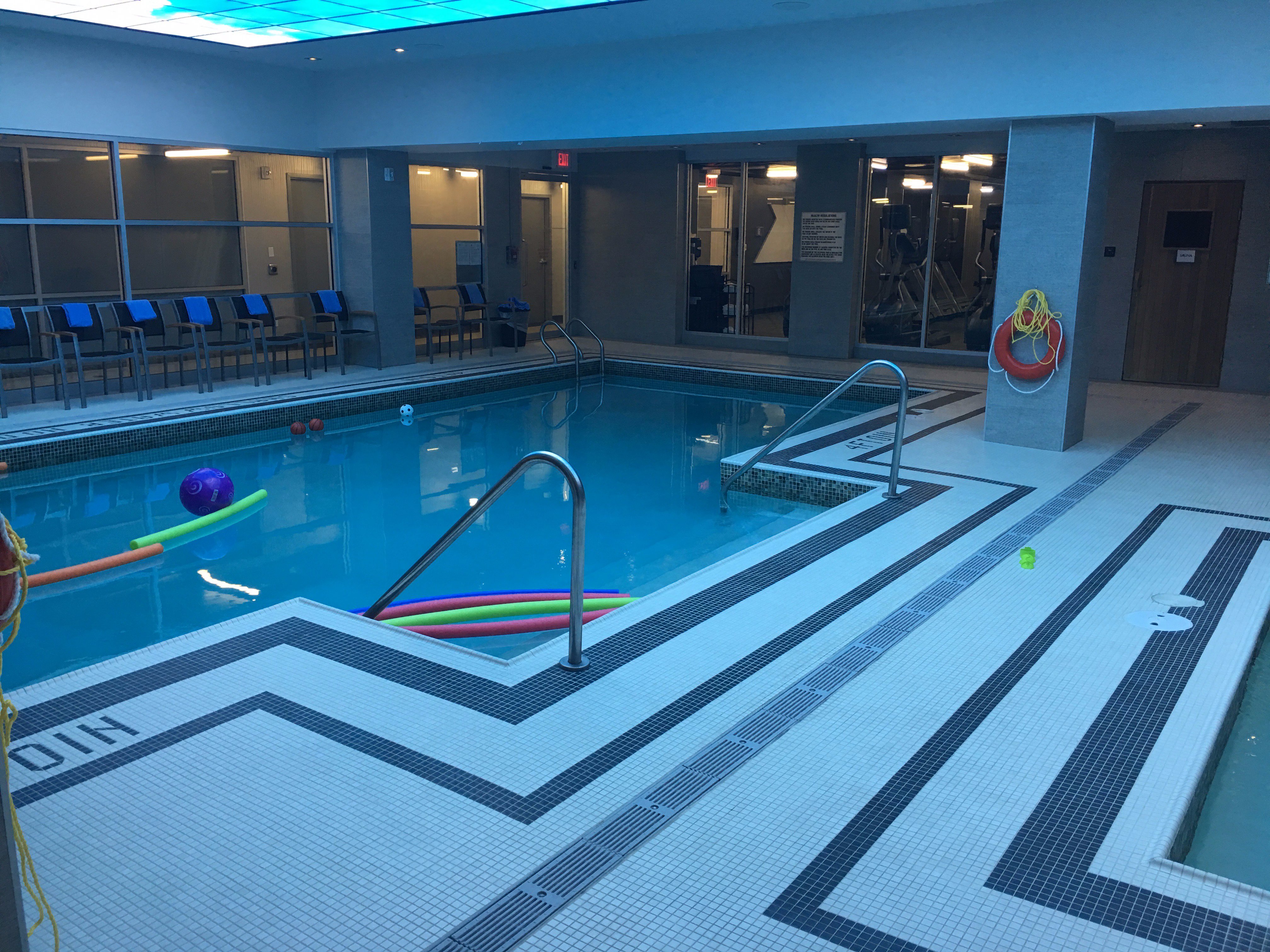 Delta Hotels by Marriott Waterloo-泳池