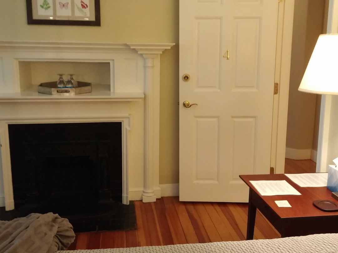 Bellows Walpole Inn主图