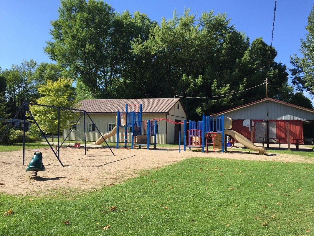 MacKenzie Tent And Trailer Park景点图片