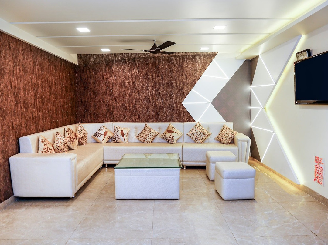 Om Residency Churned主图