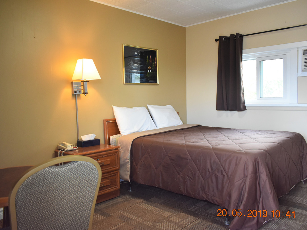 Hillside Inn Pembroke主图