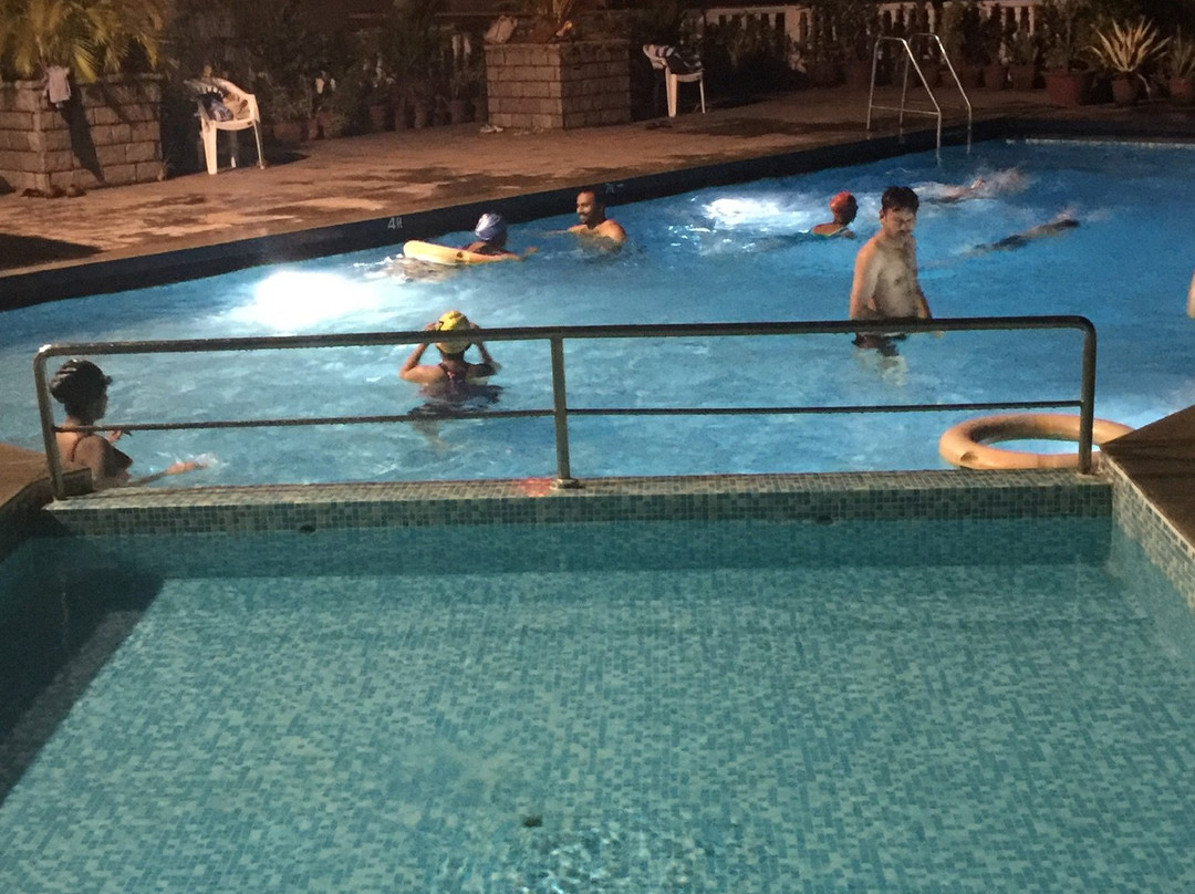 阿瓦德广场酒店主图