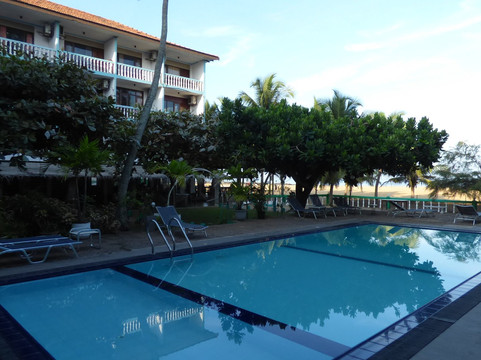 黄玉海滩酒店主图