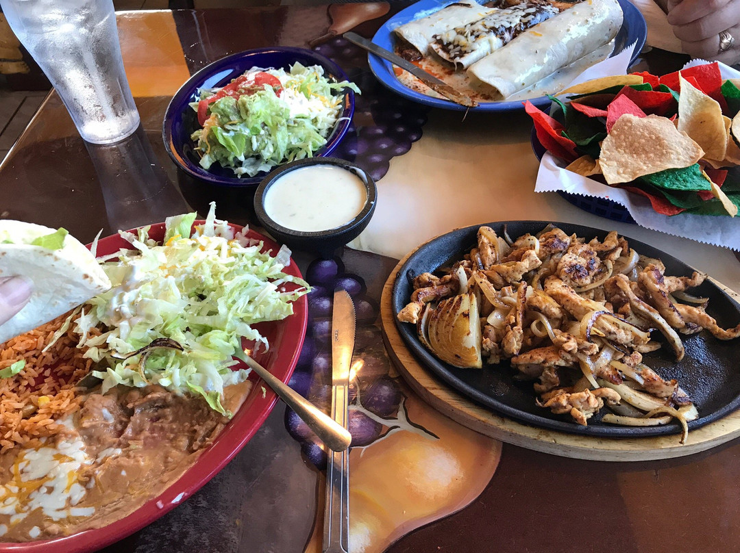 Los Mariachi's Bar and Grill