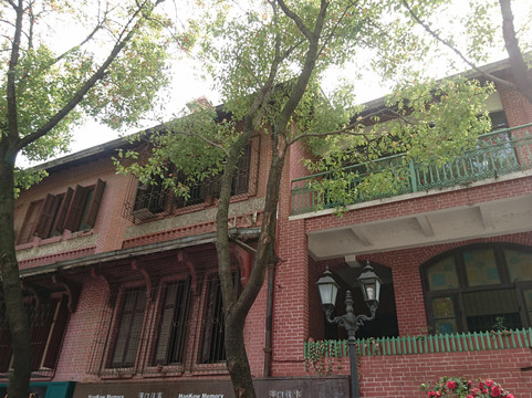 黎黄陂路街头博物馆-武汉市必去景点