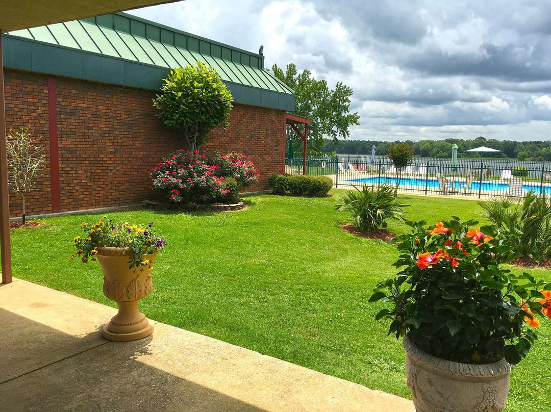 Super 8 by Wyndham Riverside AL主图