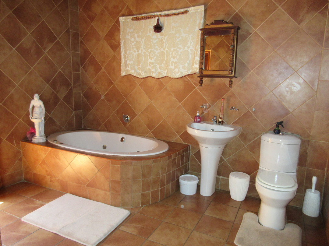 WhyNot Guest Lodge主图