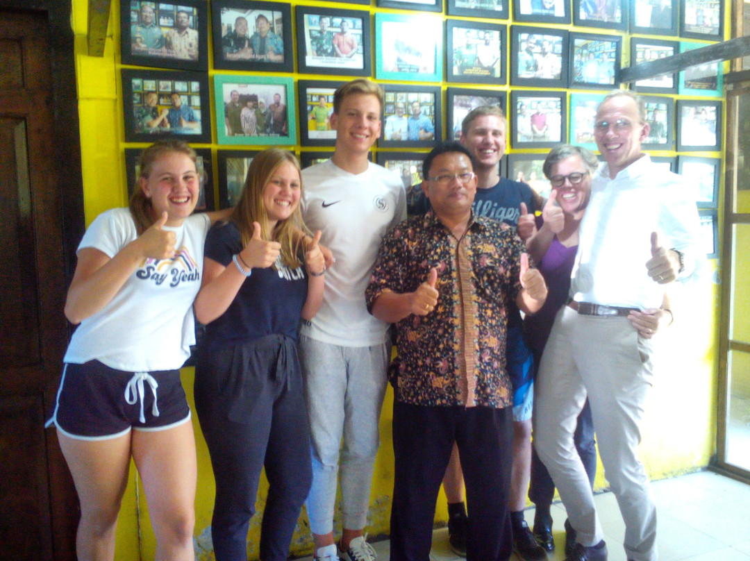 Rumah Makan Bu Tiwi Tantlogo