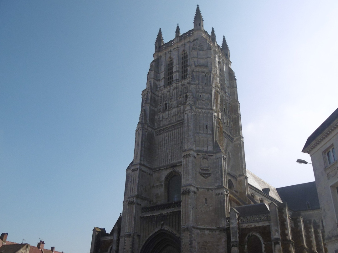 Collégiale Saint-Pierre-Aire-sur-la-Lys必去景点