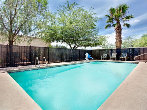 卡萨格兰德温德姆速8酒店主图