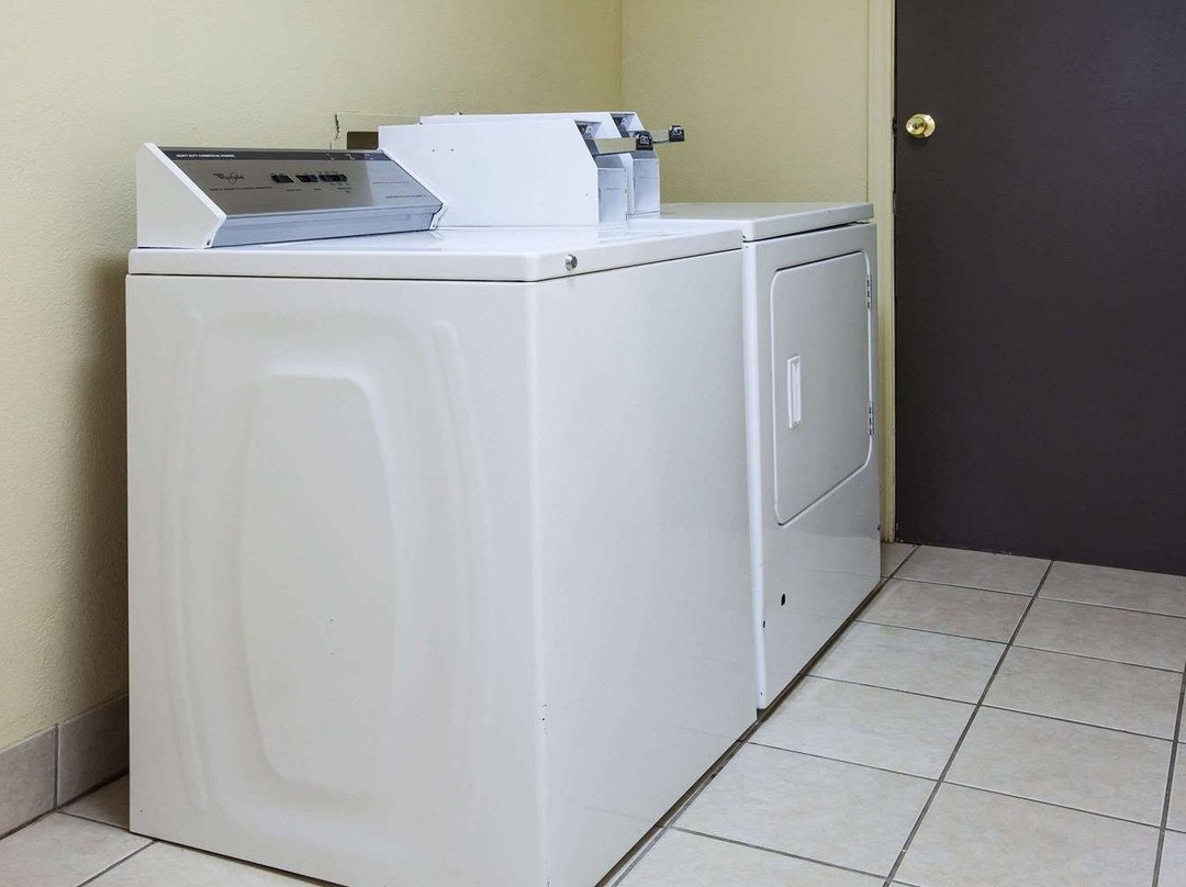 Super 8 by Wyndham Sulphur主图