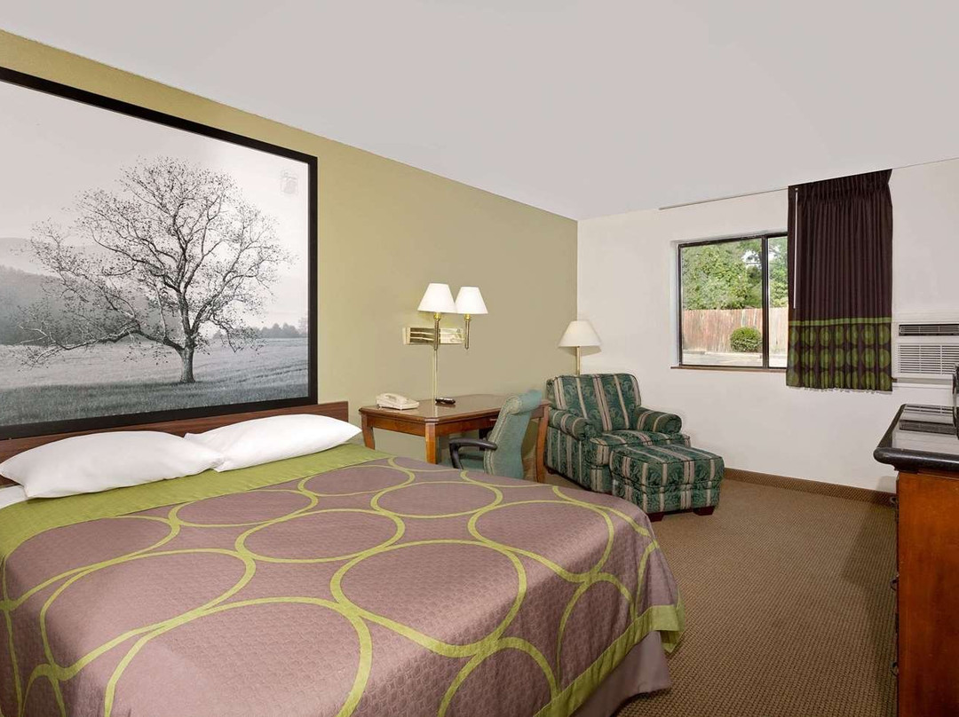 Super 8 by Wyndham Johnson City主图