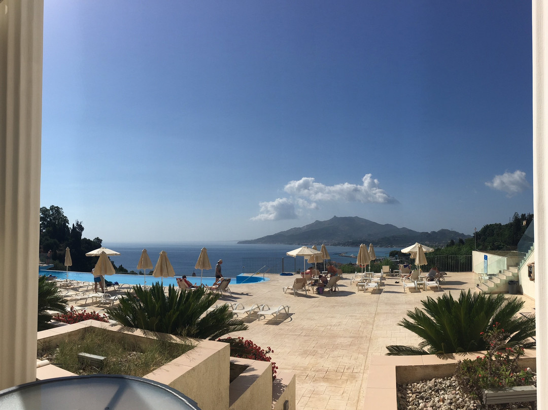 阿克斯阿瓦隆酒店主图