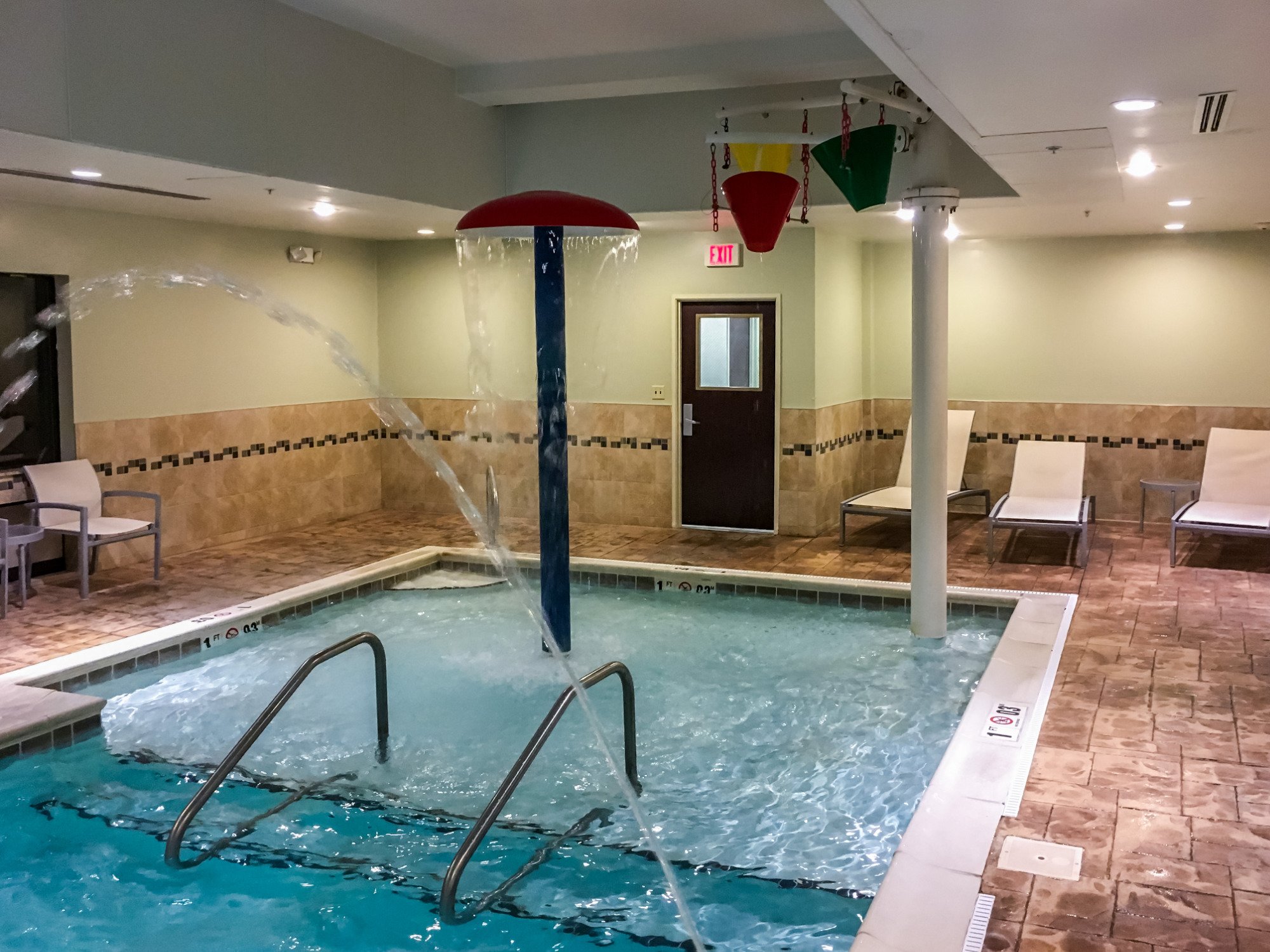 Holiday Inn Express & Suites New Philadelphia, an IHG hotel-泳池