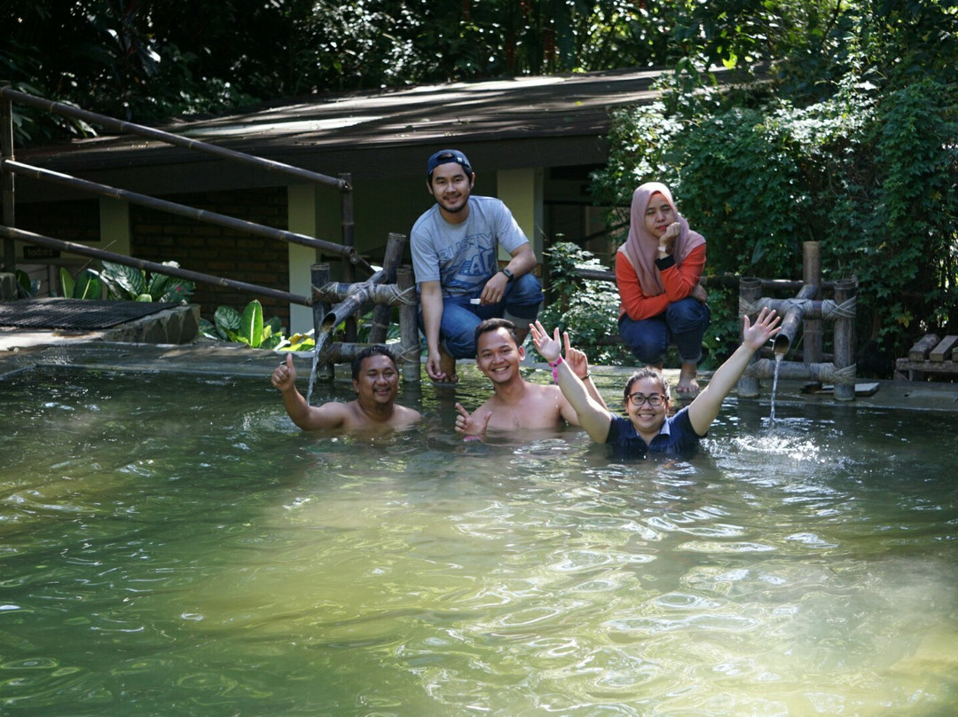 Maribaya Hot Springs景点图片
