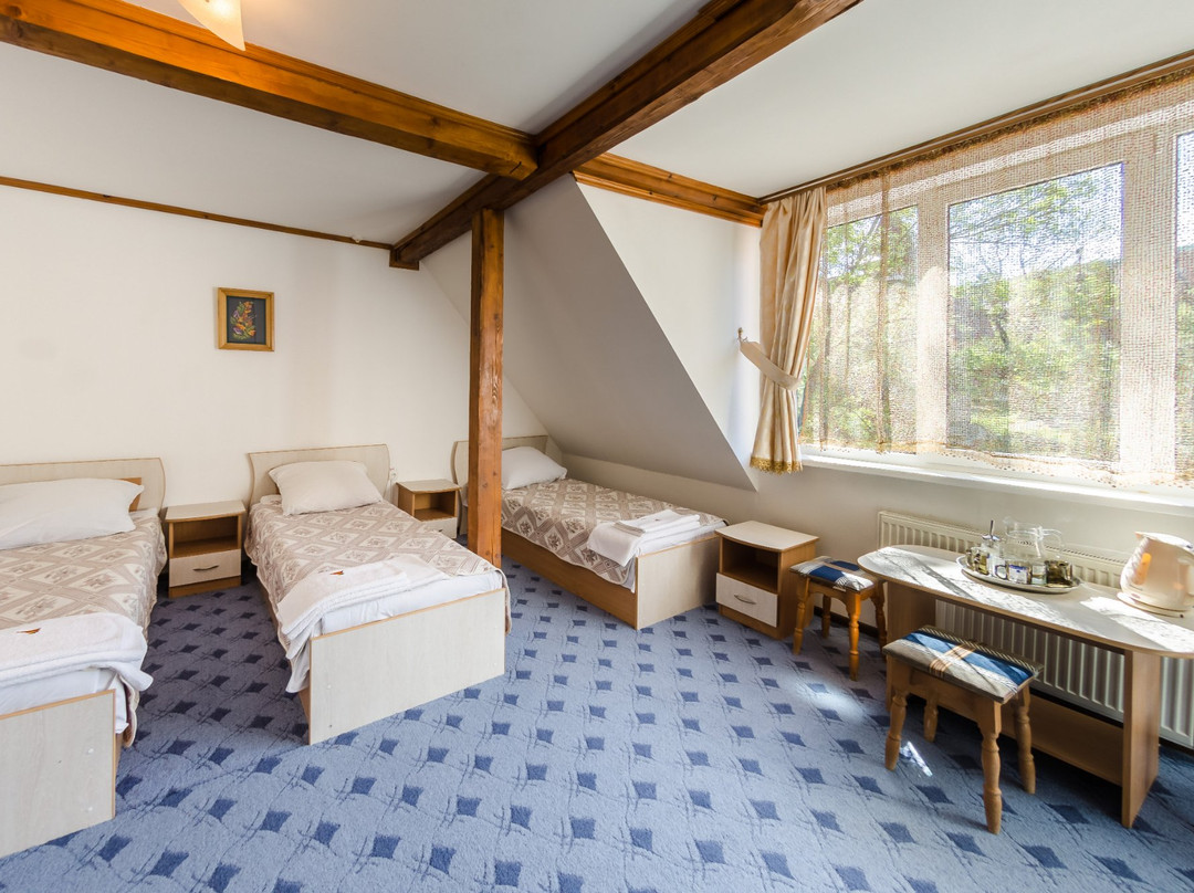 Pniv酒店住宿-Poliarys