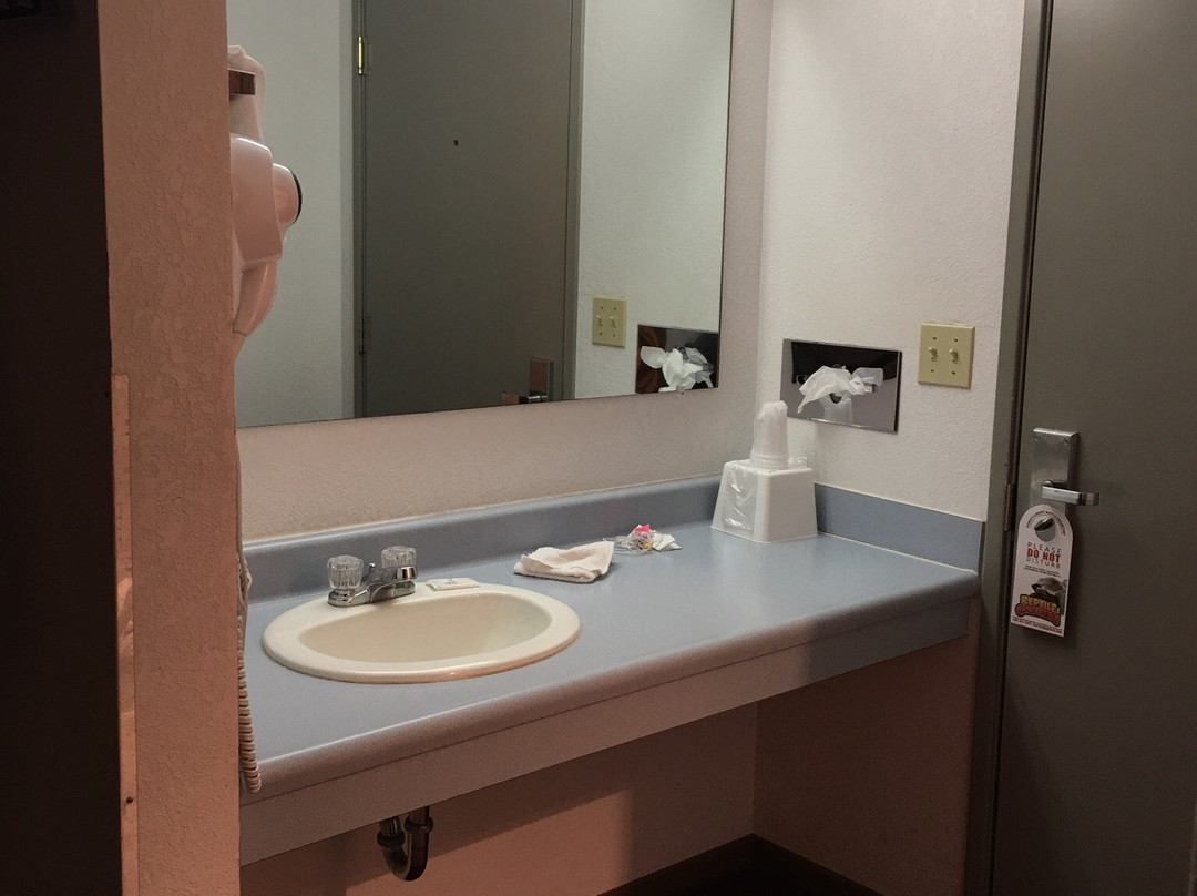 Best Value Cross Roads Inn主图