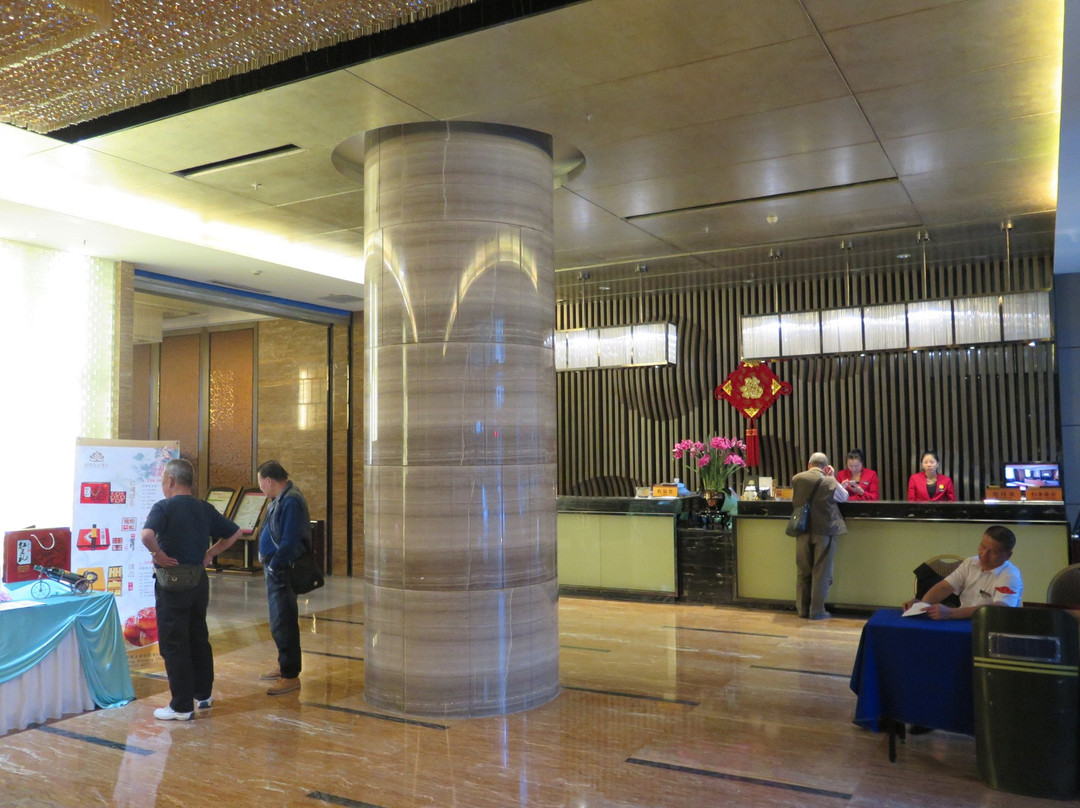 瑞阳皇冠酒店主图