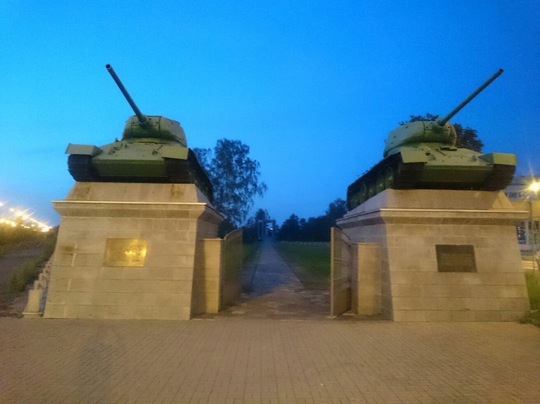 Red Army Cemetary景点图片