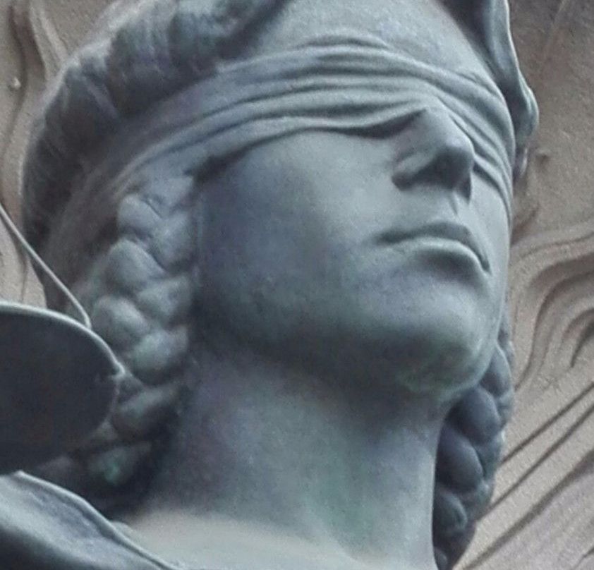 Skulpturen "Wahrheit und Gerechtigkeit"-伍珀塔尔必去景点