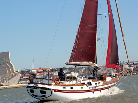 Furanai Sailboat Tours