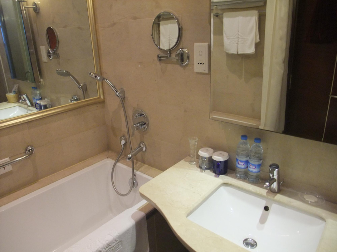 宏源国际饭店主图